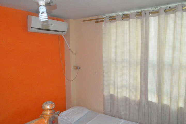 Room 15 of 32