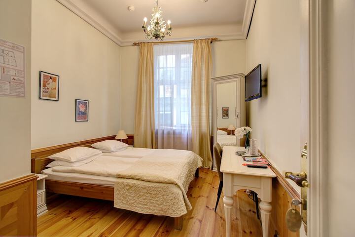Room 18 of 42