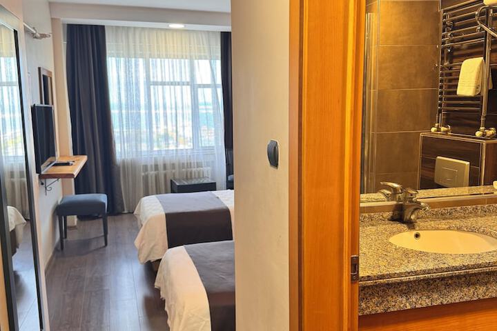 Room 54 of 96