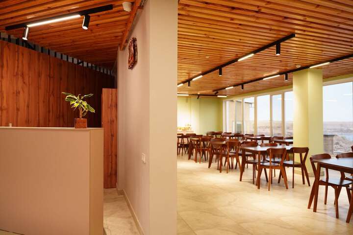 Dining 32 of 49