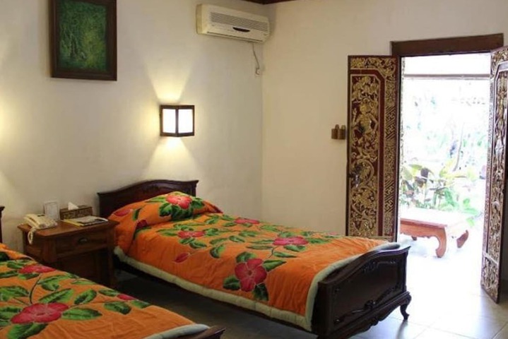Room 8 of 122