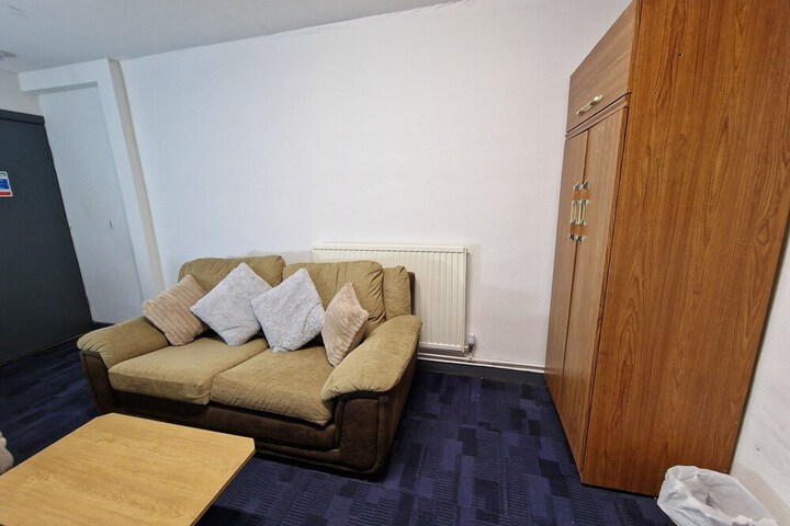 Room 9 of 23