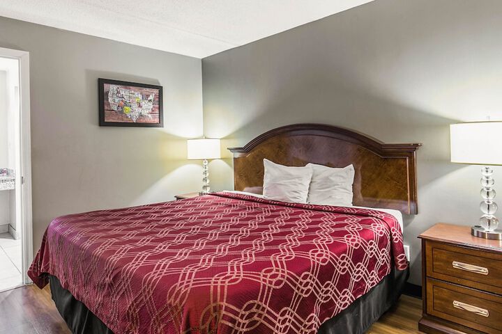 1 King Bed (12 of 15)