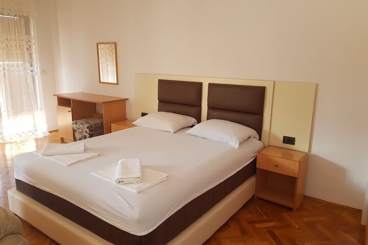 Room 4 of 96