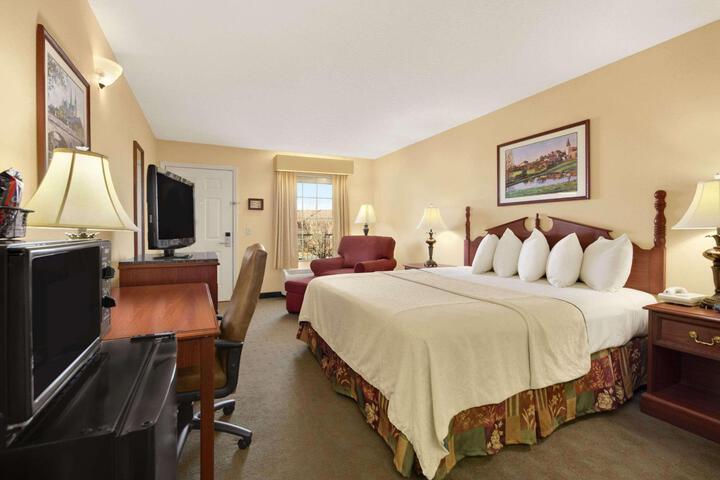 1 King Bed (5 of 7)