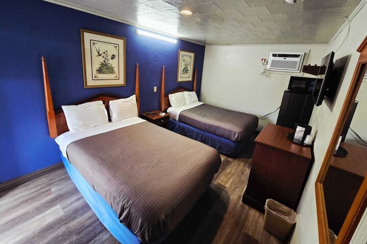 Room 10 of 20