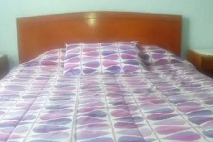 Room 6 of 10