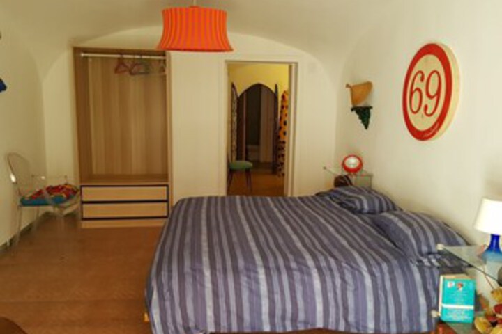 Room 64 of 76