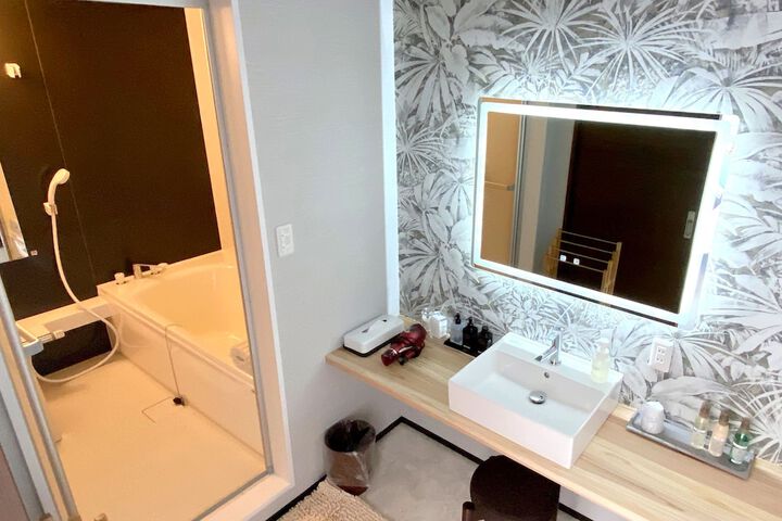 Room 14 of 144