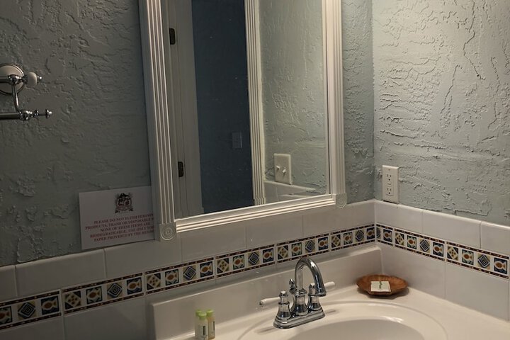 Room 100 of 124