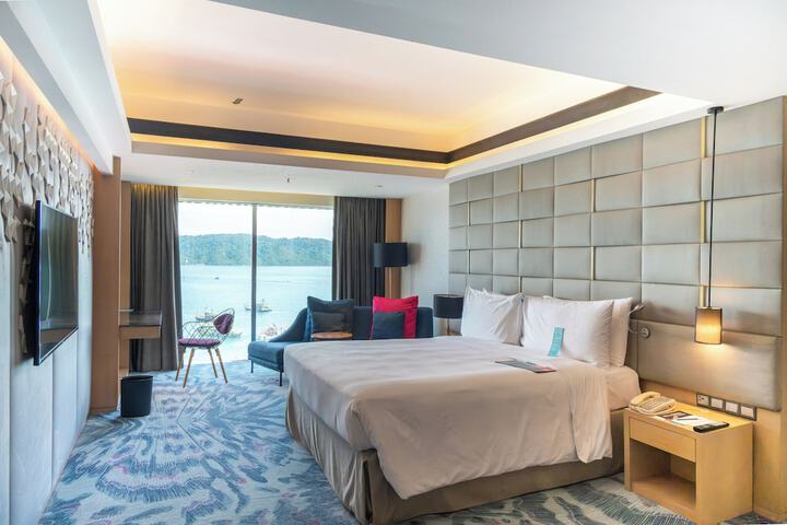 Room 34 of 111