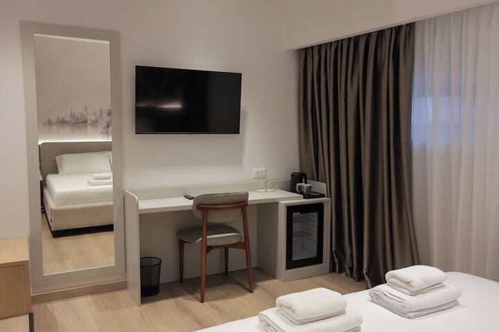 Room 122 of 198