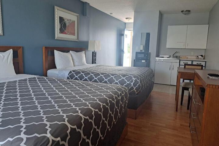 Room 12 of 176