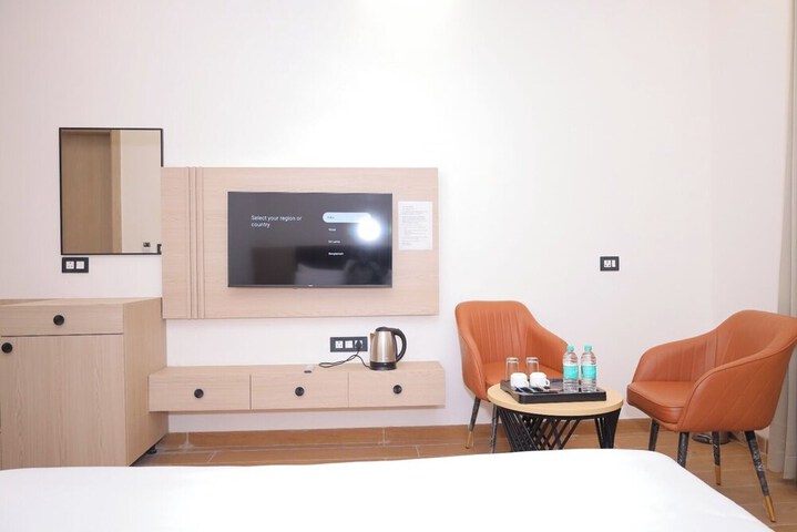 Room 16 of 38