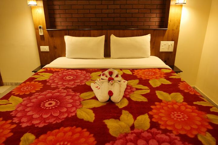 Room 9 of 19