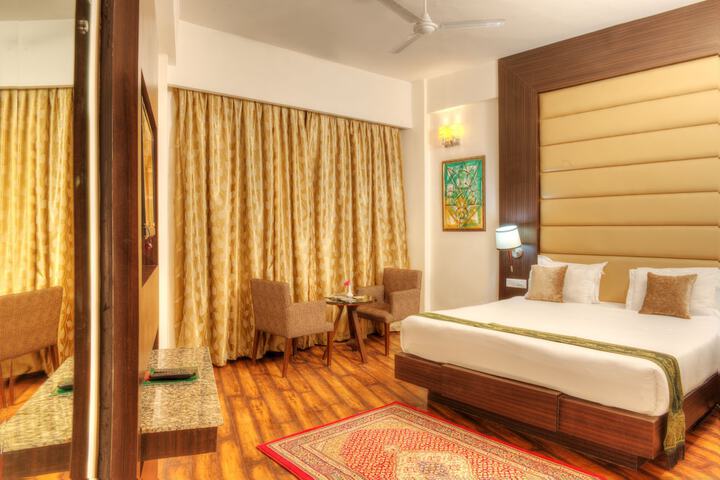 Room 9 of 24