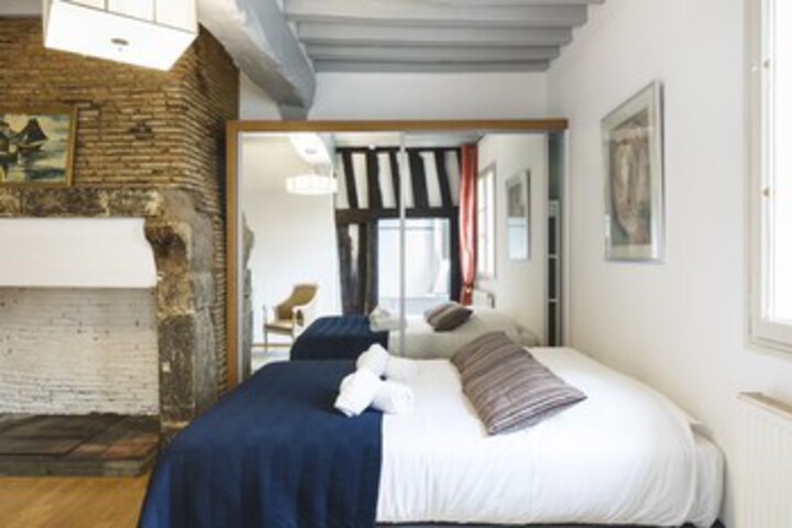 Room 9 of 13