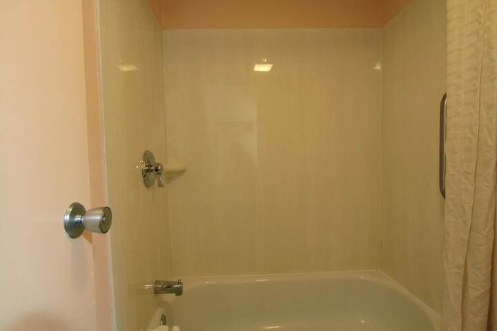 2 Queen Beds (9 of 9)