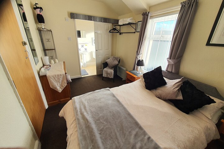 Room 14 of 97