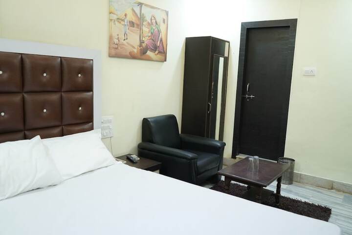 Room 6 of 15