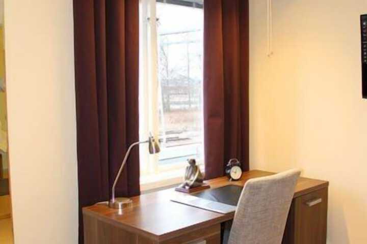 Room 9 of 32