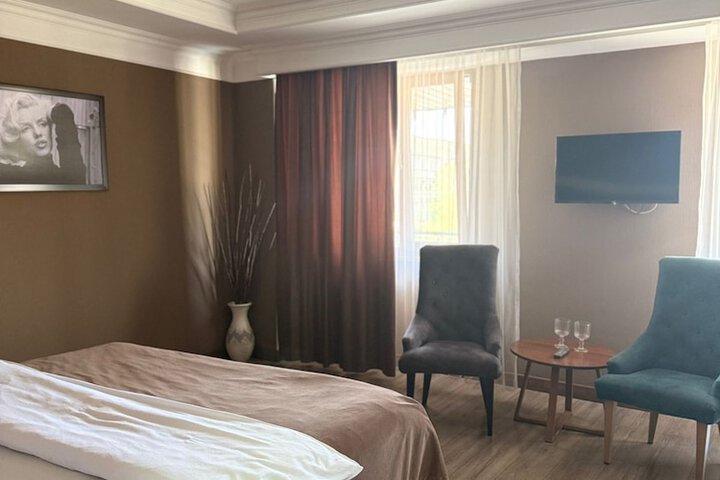 Room 9 of 29