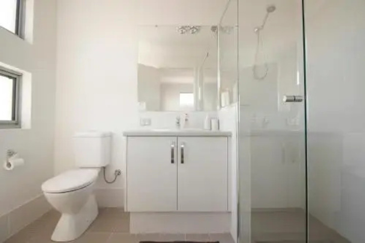 Room 7 of 12