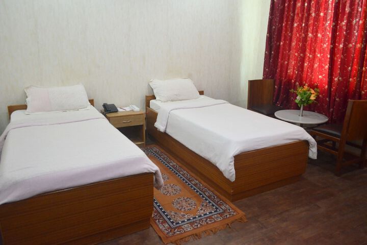 Room 4 of 10