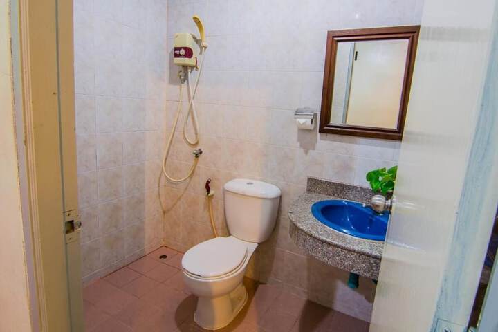 Room 10 of 32