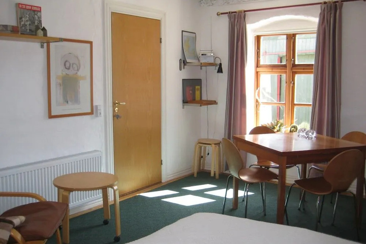 Room 5 of 10
