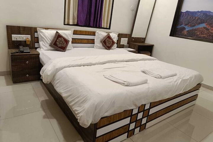 Room 6 of 60