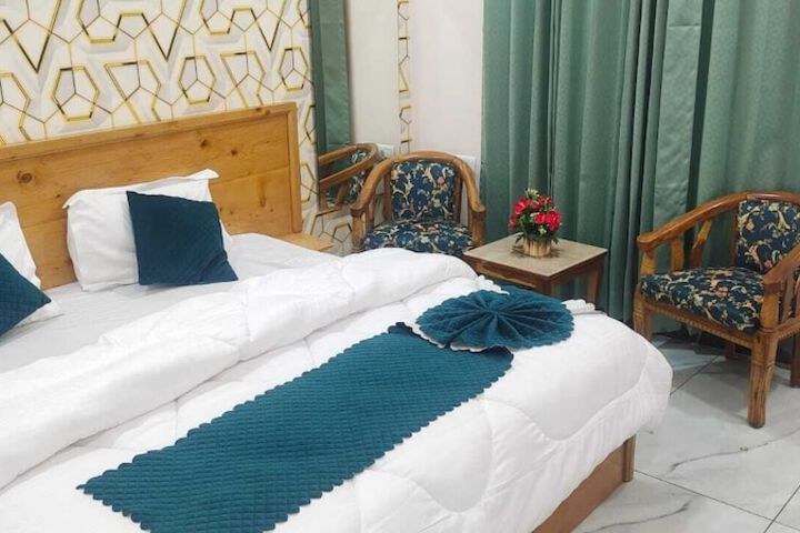 Room 2 of 33