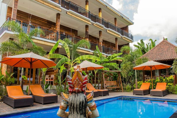 Hotel Pool