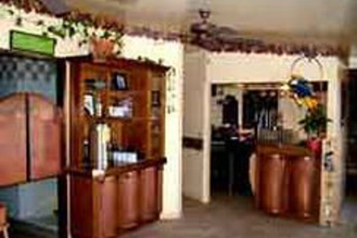 Lounge 15 of 19