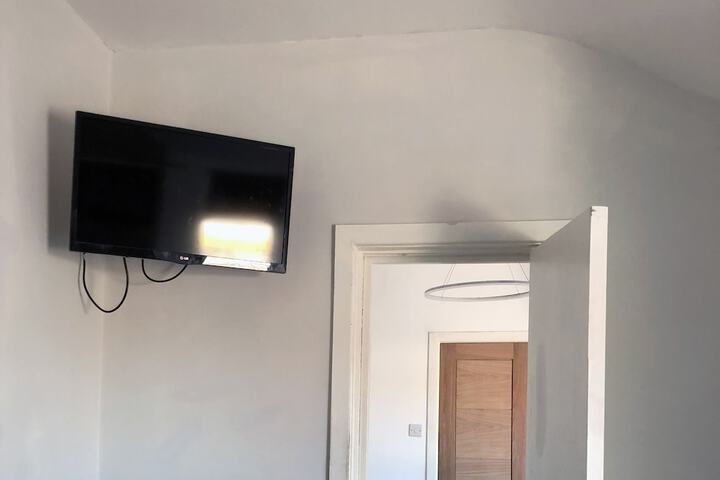 Room 27 of 62