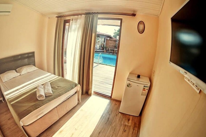 Room 4 of 15