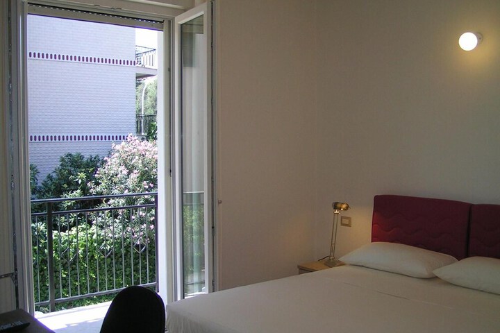 Room 15 of 32