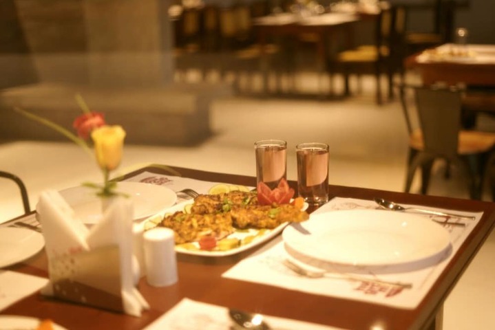 Dining 26 of 46