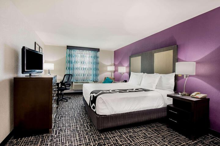 1 King Bed Accessible (13 of 17)