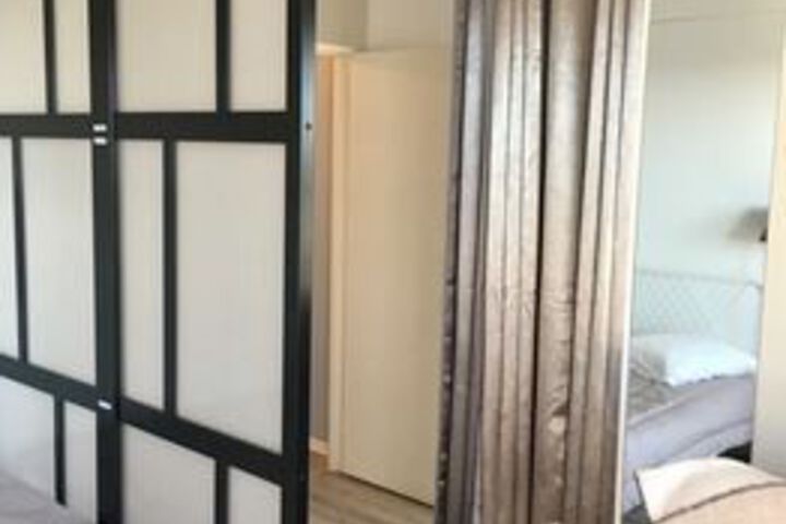 Room 6 of 11