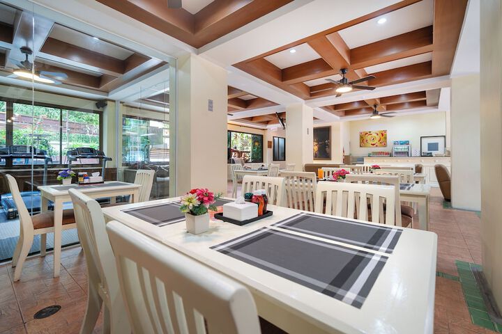 Dining 130 of 147