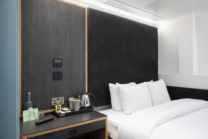 Room 21 of 43