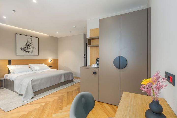 Room 25 of 59