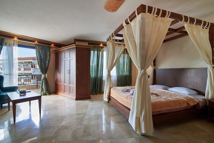Room 16 of 80