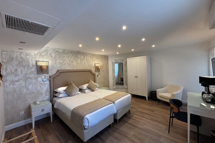 Room 72 of 155