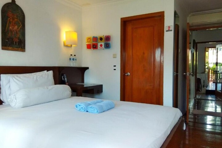 Room 5 of 34
