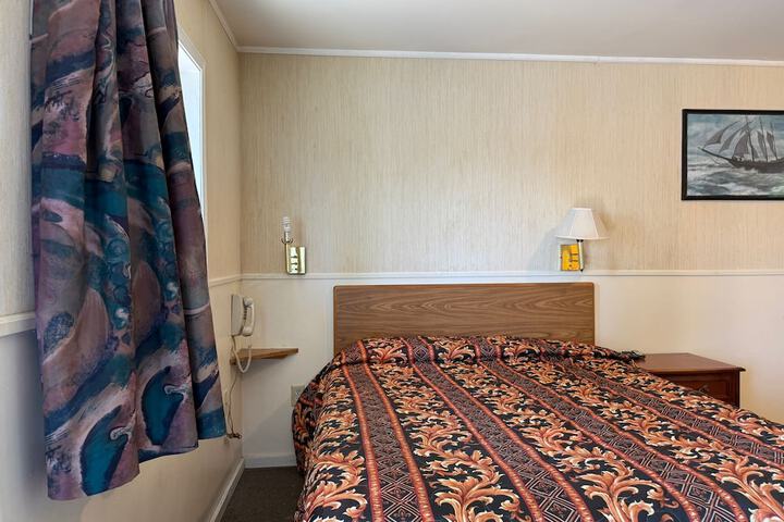 Room 6 of 17