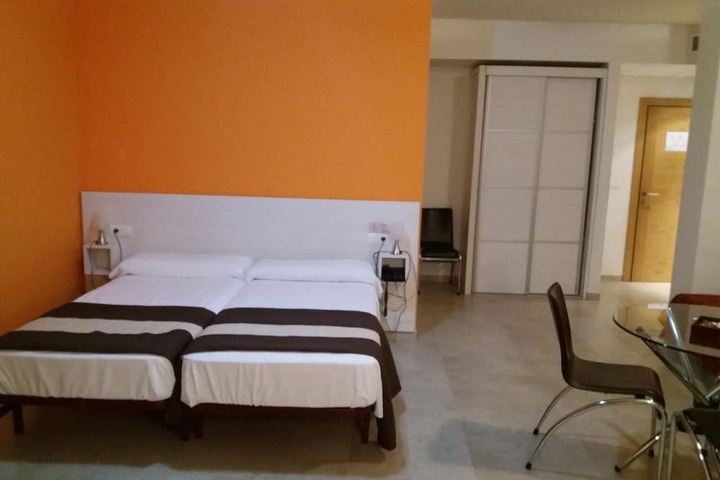 Room 6 of 33