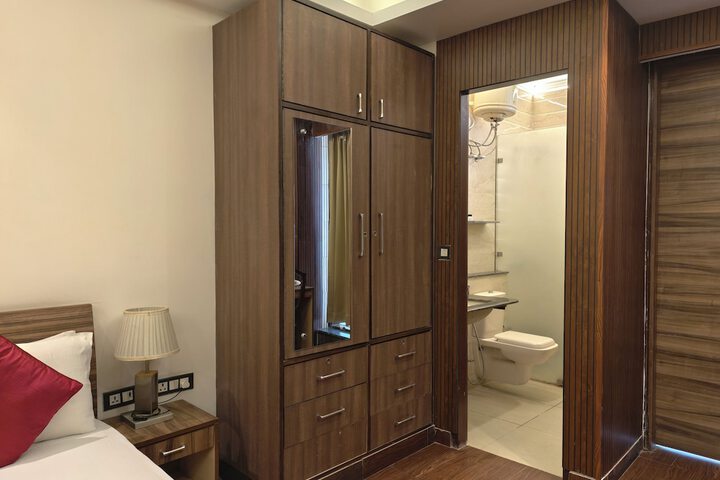 Room 52 of 90