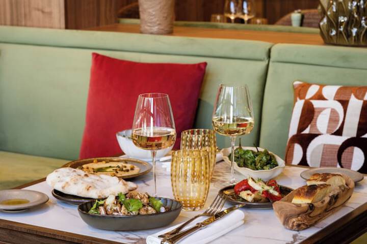 Dining 87 of 135
